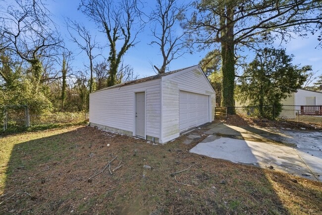 Building Photo - 4549 Bankhead Ave