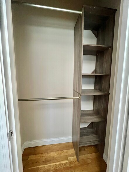 Building Photo - 417 Wenneker Dr