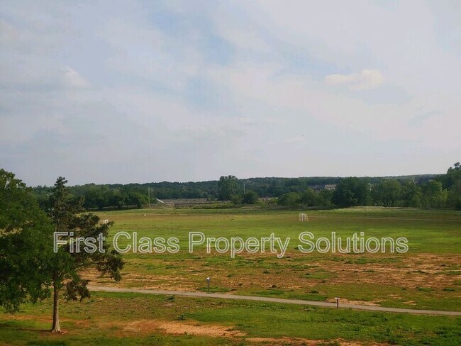 Building Photo - 3116 Drake Crest Dr