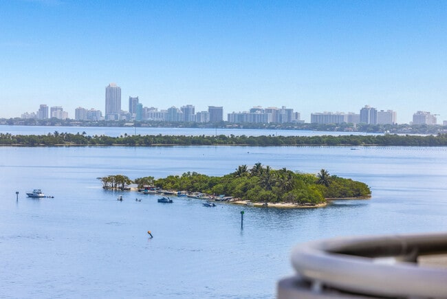 Building Photo - 1717 N Bayshore Dr