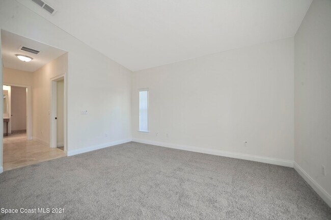 Building Photo - 117 Lancha Cir