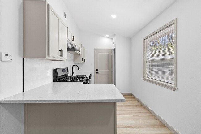 Building Photo - 1503 Ave P