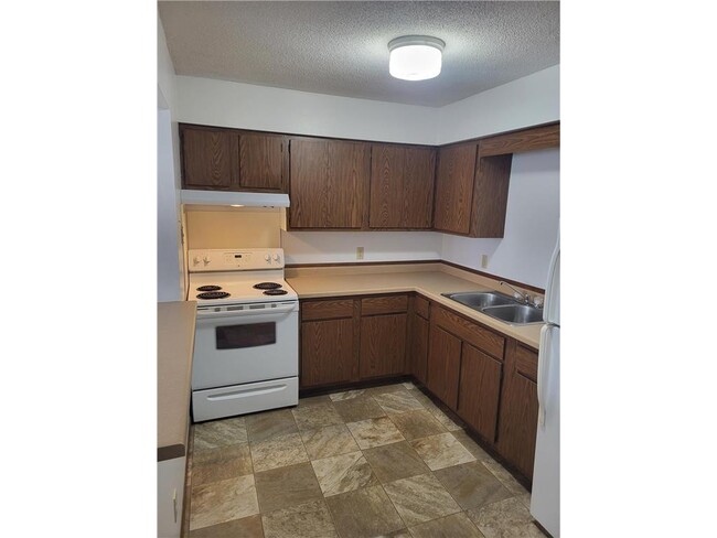 Building Photo - 124 4th Ave