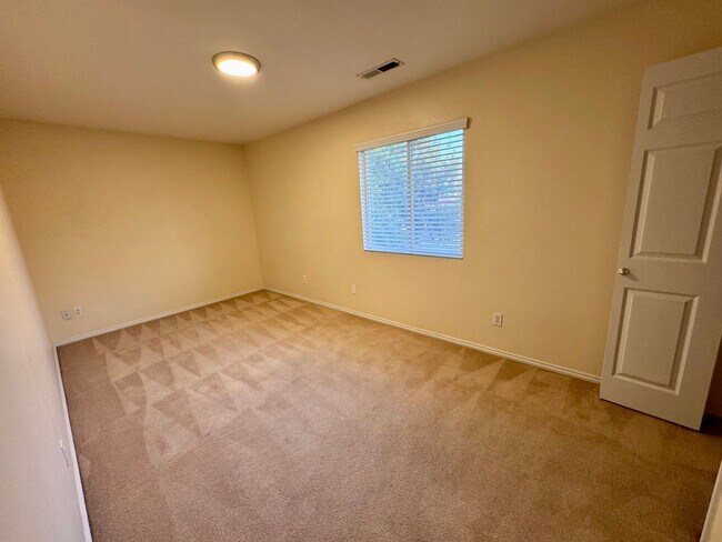 Building Photo - Dixie Downs Townhouse