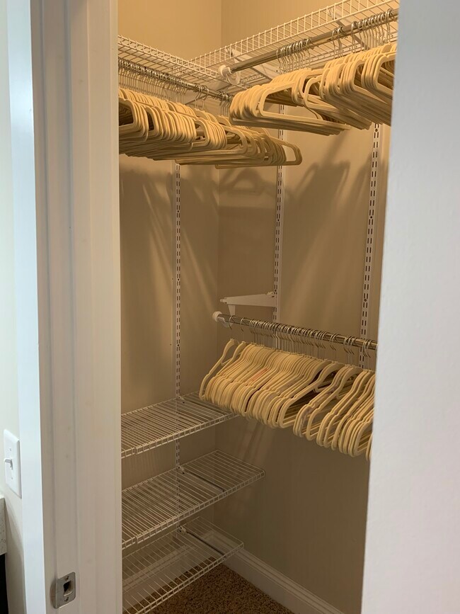 Building Photo - 161 Escanaba Ave