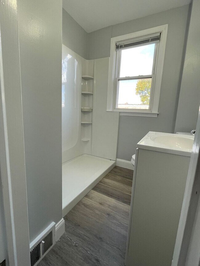 Building Photo - 121 N 16th St