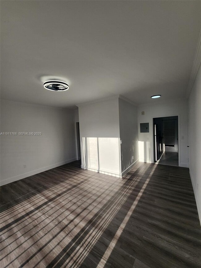 Building Photo - 2101 Normandy Dr