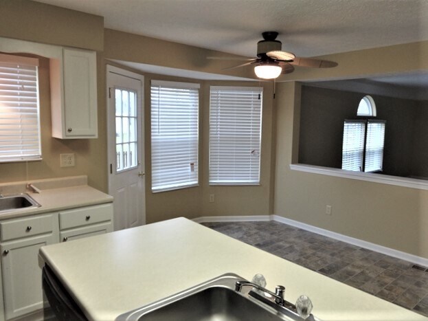 Building Photo - 523 Riverby Lane