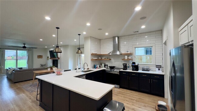 Building Photo - 917 NE Arleta Gardens