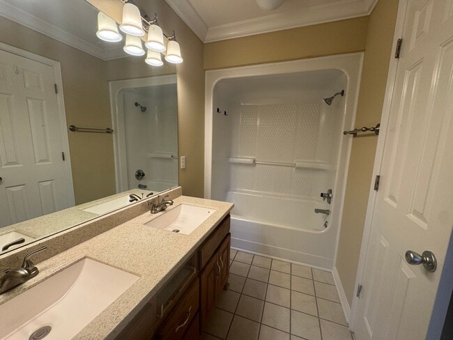 Building Photo - Spacious three bedroom, two and a half bat...