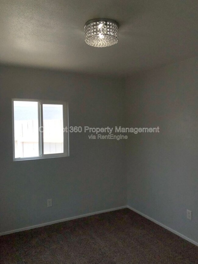 Building Photo - 1910 E 59th St