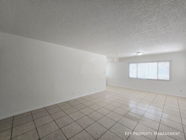 Building Photo - 1904 Rexford Dr