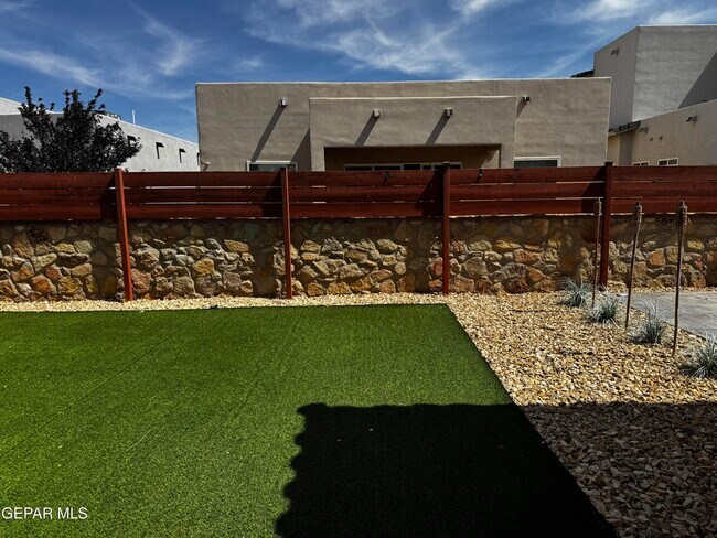 Building Photo - 12357 Desert Dove Ave