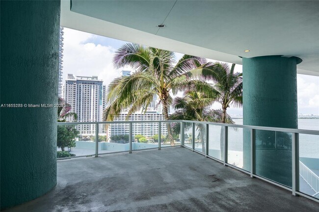 Building Photo - 1900 N Bayshore Dr