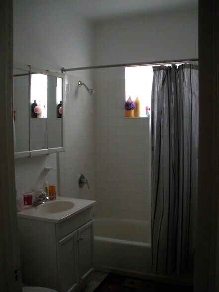 Bathroom - 1218 W Columbia Ave
