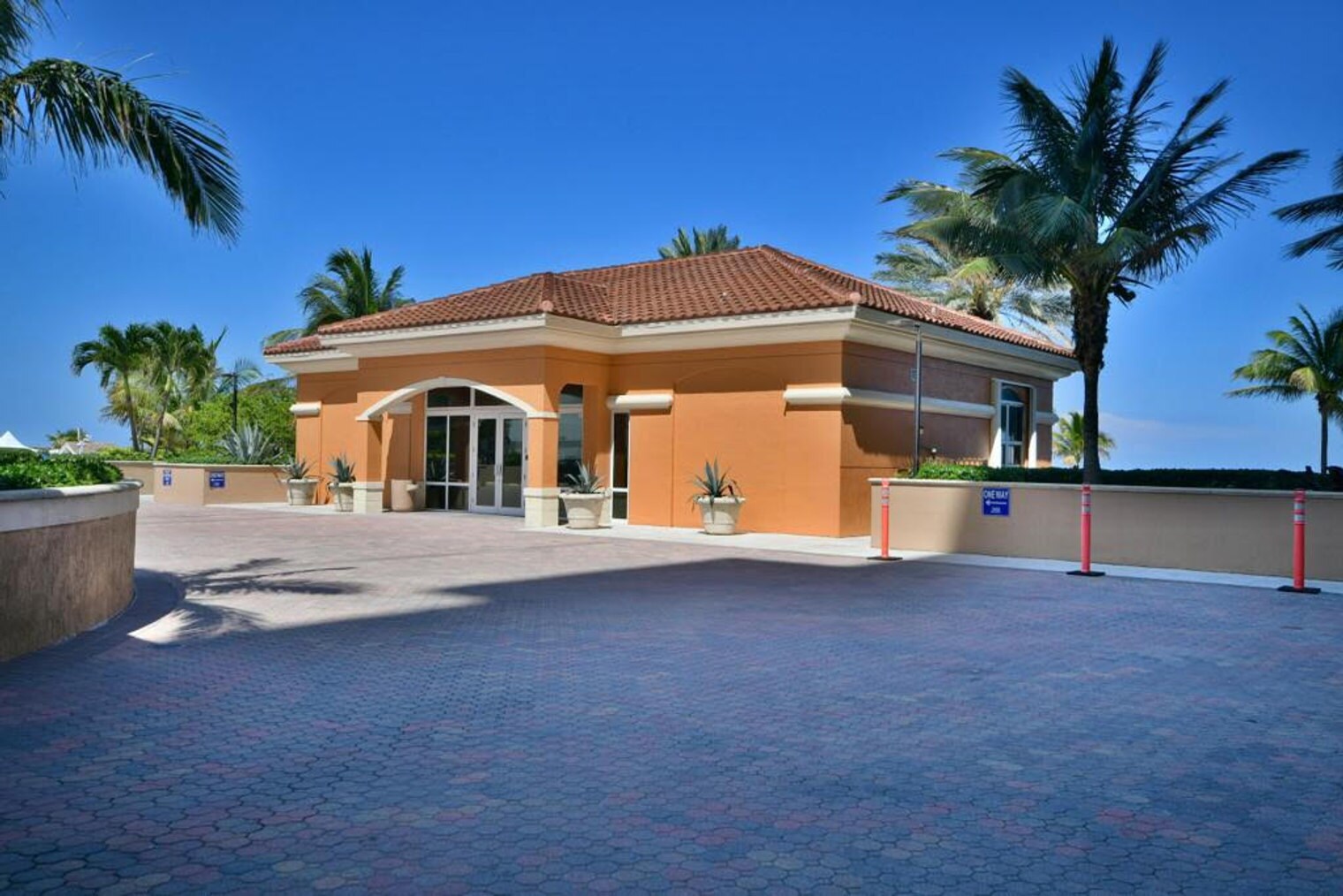 Building Photo - 3140 S Ocean Dr