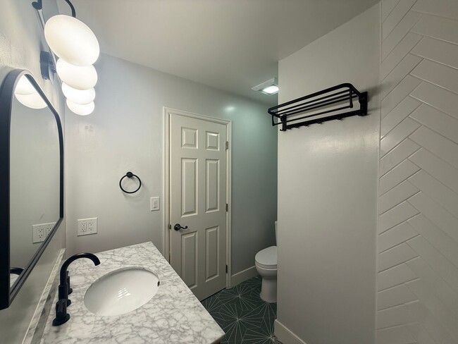 Building Photo - 2-bedroom, 2-bath residence in Valley Village