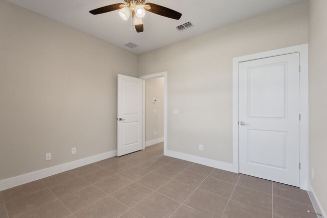 Building Photo - 361 Begonia Ct