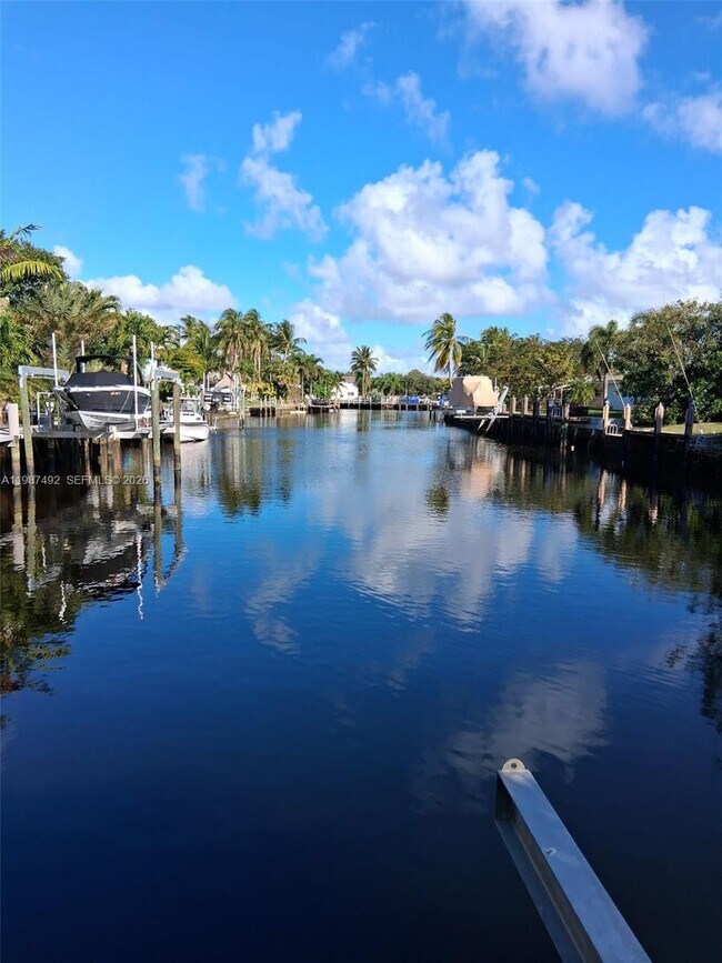 Building Photo - 371 SE 3rd St