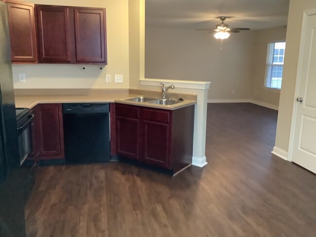 Building Photo - 681 Bridgebend Run
