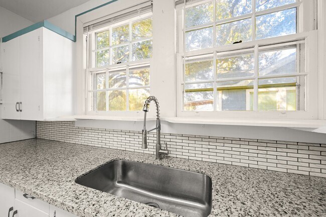 Building Photo - 1630 College Dr