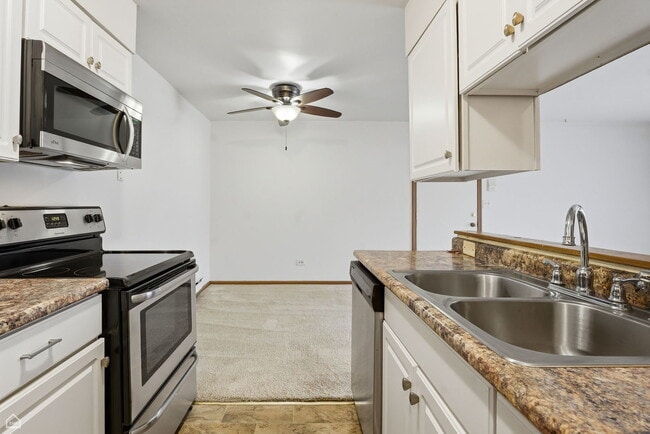 Building Photo - 627 S Virginia Rd