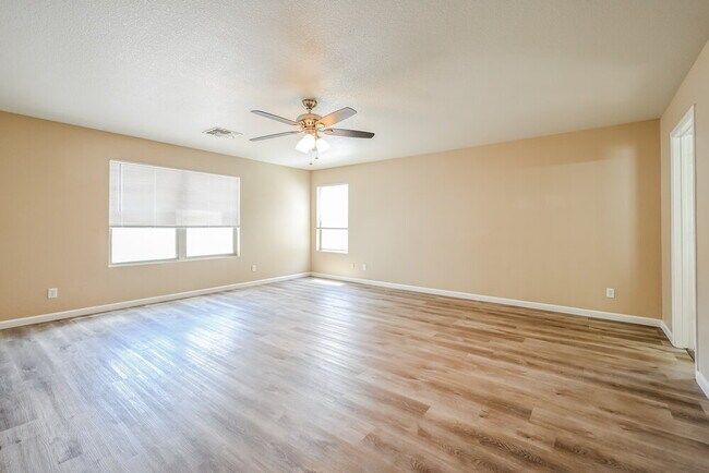 Building Photo - 3221 W Cavedale Dr