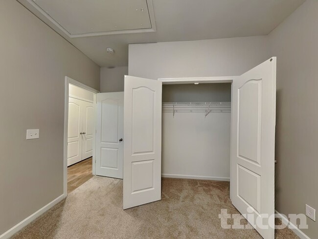 Building Photo - 1250 Aurora Glen Dr