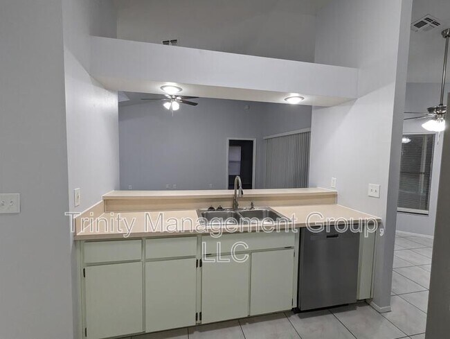 Building Photo - 10348 Belltower St