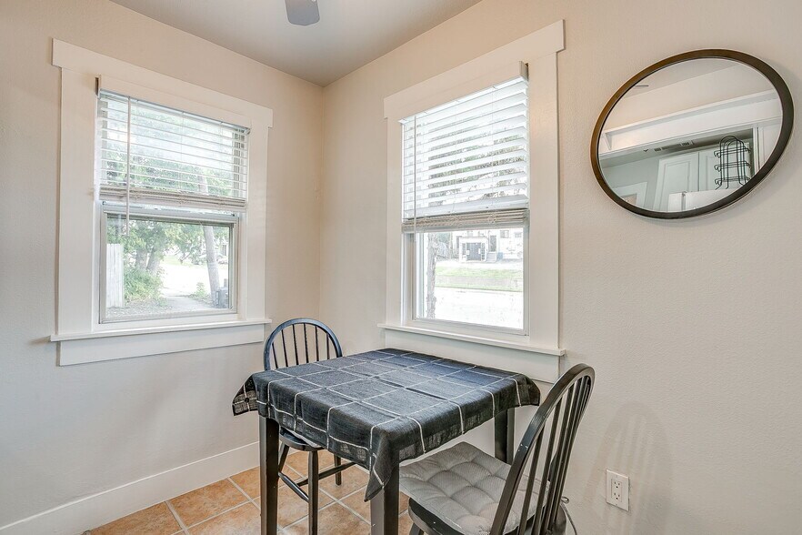 Building Photo - 1600 Belle Pl