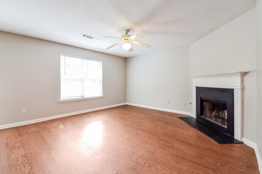 Building Photo - 3038 Summer Breeze Dr