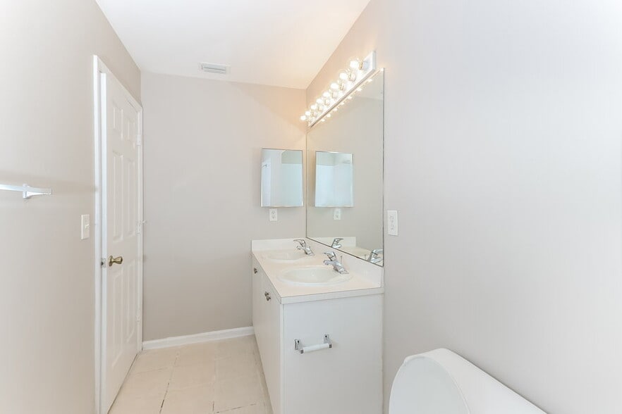 Building Photo - 6587 Rainwood Cove Ln