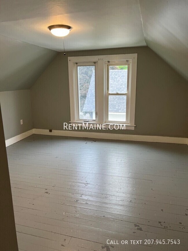 Building Photo - 232 Center St