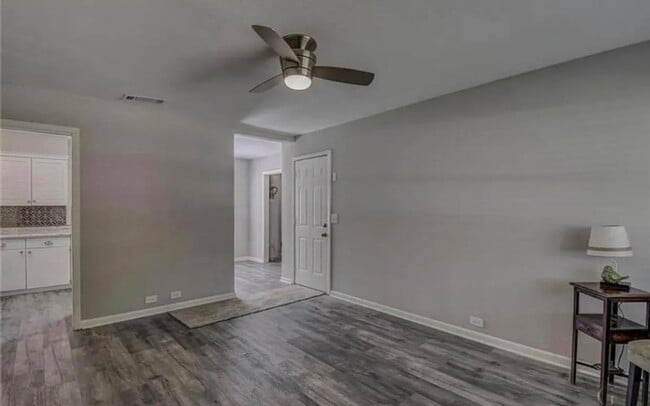 Building Photo - Spacious 3 Bedroom, 2 Bath Home – Move-In ...