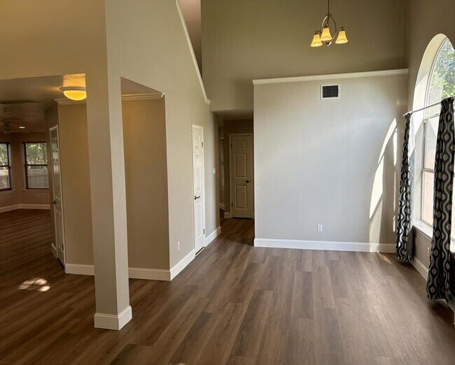 Building Photo - 14707 Single Trce