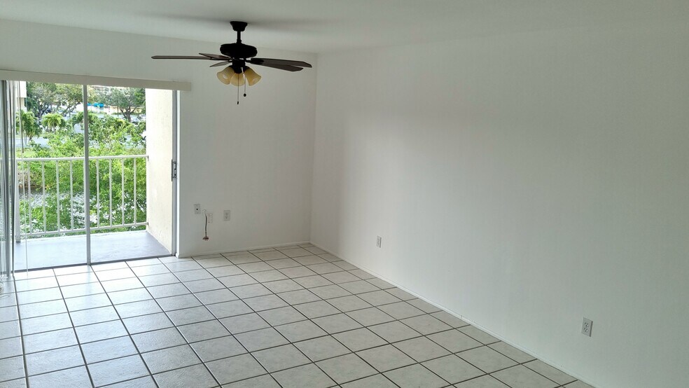 living room - 7787 SW 86th St