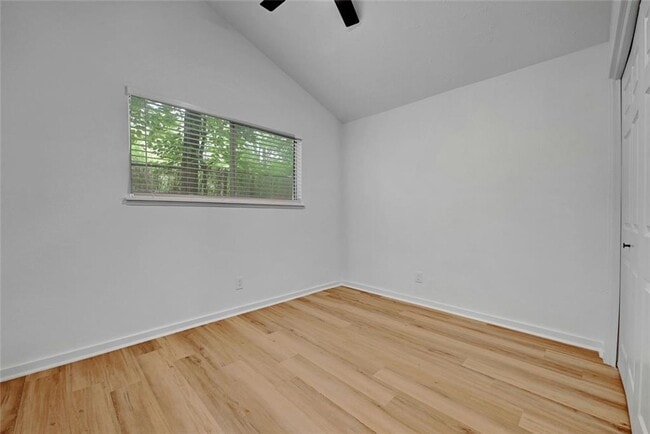 Building Photo - Fully updated 6 bed house!!! 1911 David!