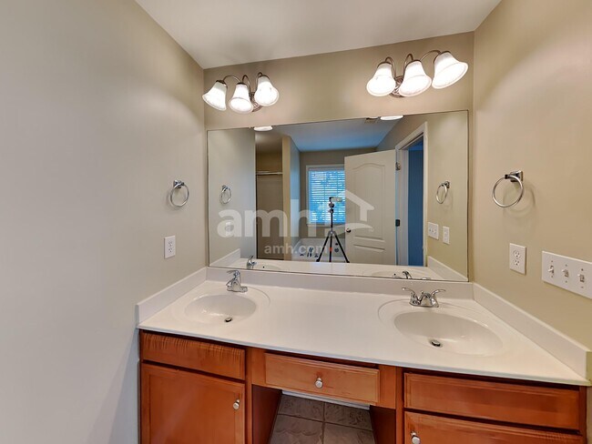 Building Photo - 183 Diamond Ridge Ave