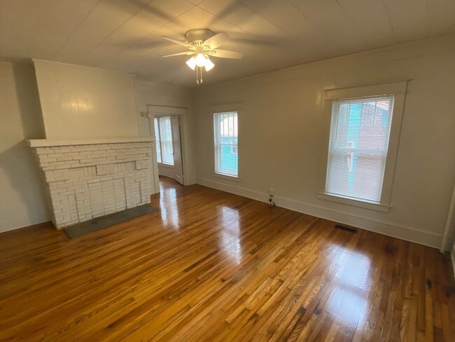 Building Photo - Spacious 1 Bedroom Near Duke East and Broad St - Huge Fenced Yd!