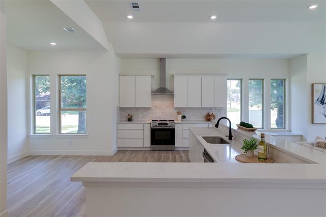 Building Photo - 1208 Oak Harbor Blvd