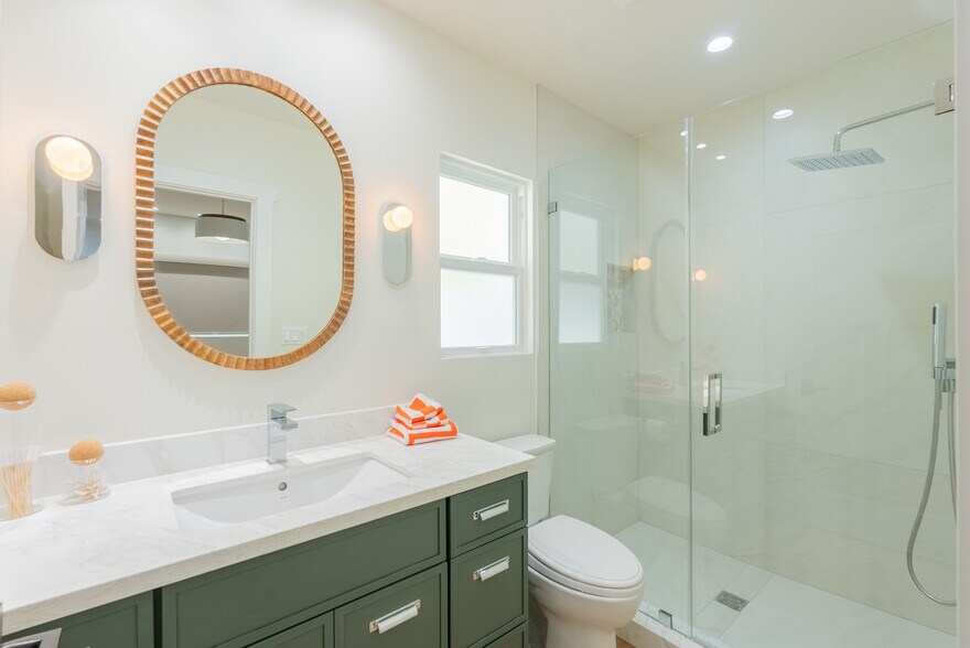 Master Bath - 14902 Hesby St