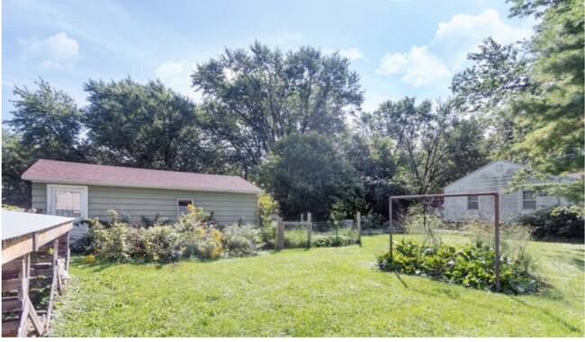 Building Photo - 3 BR eastside single family home. Fenced i...