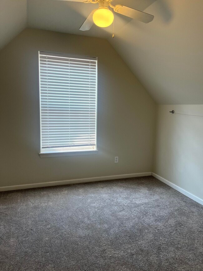 Building Photo - 648 E Maberry Dr