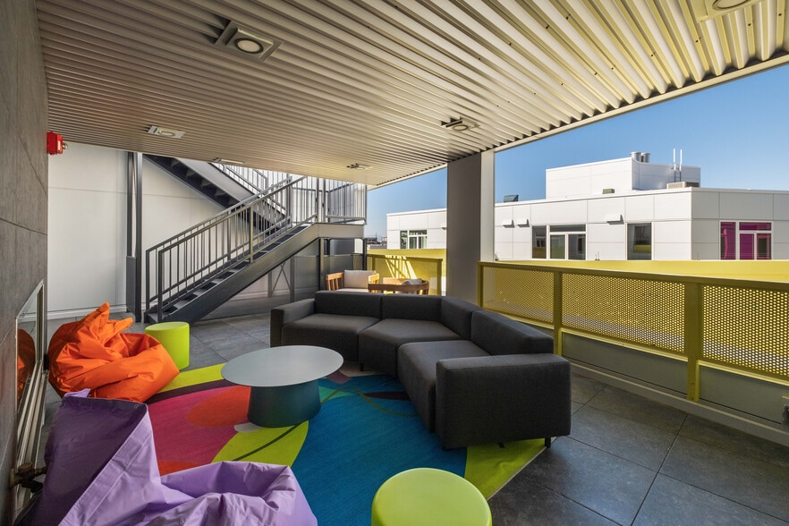 Building Photo - Hilite