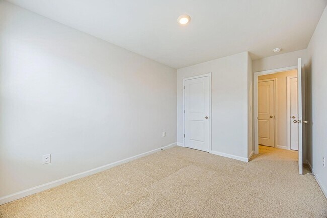 Building Photo - 5438 Thrasher Ln