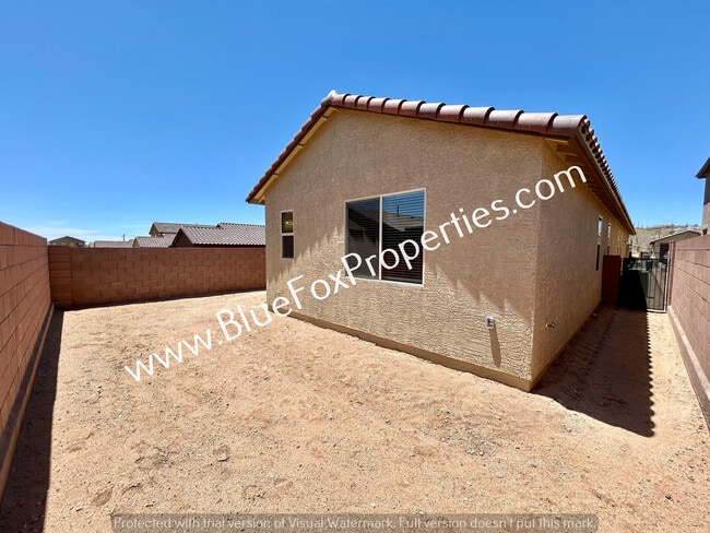 Building Photo - 9286 N Peridot Vis Ave