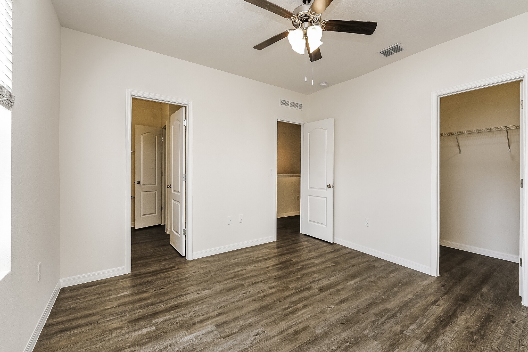 Building Photo - 43 N Center St