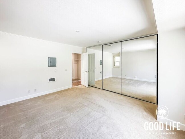 Building Photo - 8537 Villa La Jolla Dr