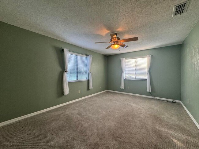 Building Photo - 653 Pelican Bay Dr