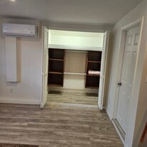 Building Photo - 4510 Willens Ave